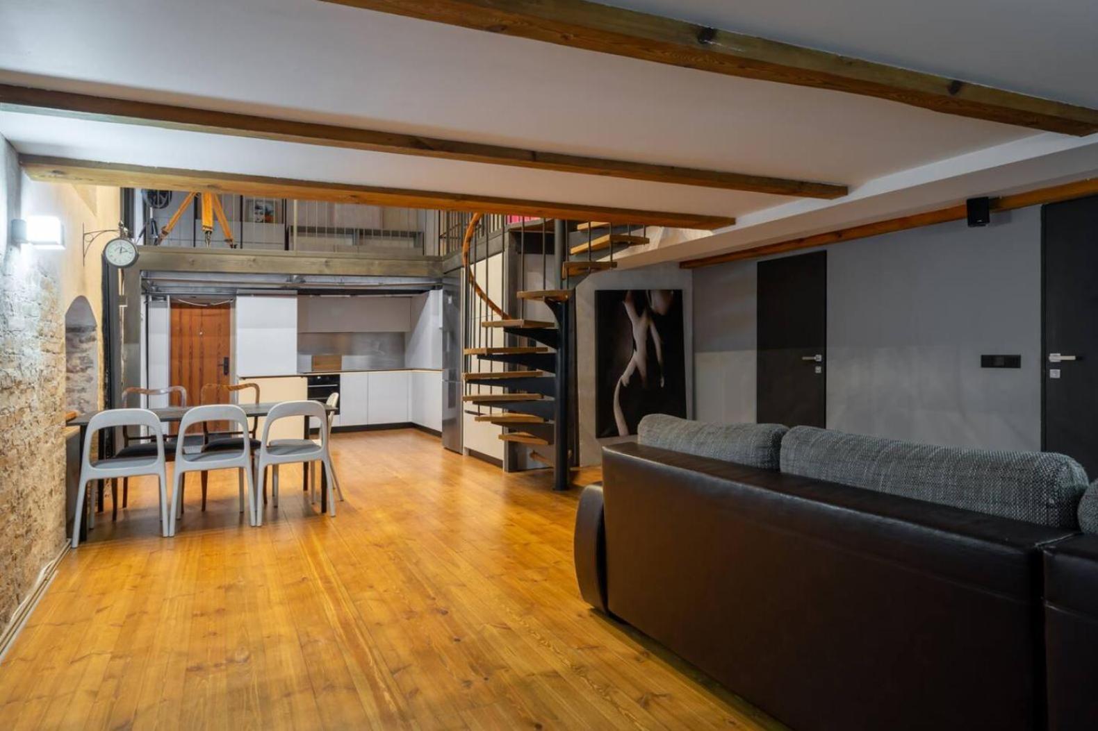 Old Town Loft Duplex, 24h7d Self Check In Loft Appartamento